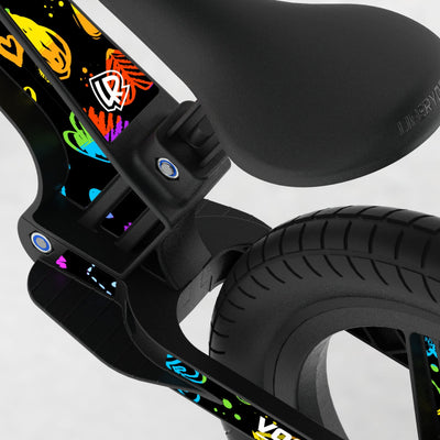 LIFERYDER VOGUE Rainbow Hearts EVOLV graphics balance bike detail
