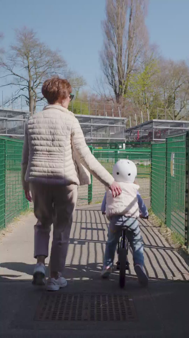 LIFERYDER VOGUE balance bike video in a park